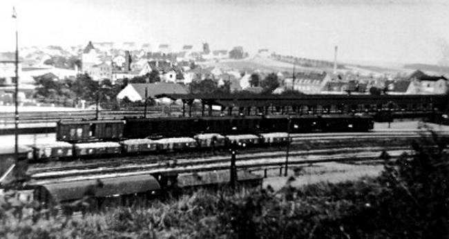Oschatz (Schmalspurteil) 1957, auf Gleis 4 steht ein