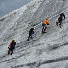 Das regelmäßige Durchspielen der Rettungsmaßnahmen sollte für alle Teilnehmer von Gletschertouren selbstverständlich sein.