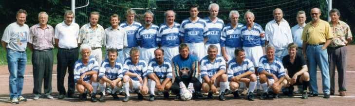 Schon im gesetzten Fußballeralter von Anfang Dreißig verstärkte er als Neuzugang die erste Mannschaft des VfB Wissen und wurde bald ihr Kapitän.