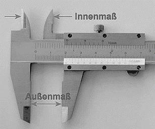 Die Markierung 0 des Nonius liegt in der Abbildung 18 zwischen 81 und 82 mm (Markiert in der Abbildung 18 durch den linken Pfeil) Ablesen: 81mm.