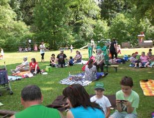 Unser Sommerfest fand heuer in Form einer Stationenwanderung, bei der verschiedene Aufgaben erfüllt wurden und einem anschließenden gemütlichen Picknick im Garten des Kindergartens statt.