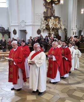 Seit 2004 darf sich Herbert Hautmann Monsignore nennen, ein päpstlicher Ehrentitel, der ihm von Papst Johannes Paul II. verliehen worden ist. Seit 1.