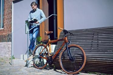 Quelle: LJ-Bicycles Bild 6: Öko-Design für Anspruchsvolle Zusammengeschraubt werden die edlen Gefährte in Manufakturen, die auf hochwertige Materialien und spezielle Designs setzen.