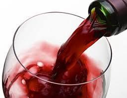 Rotweine Deutschland Aufricht Speisemeister Ein mediterraner Rotweincuvée aus Pinot Noir und Cabernet. Duftet nach Brombeere, Holunder und Wildkirsche.