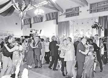 Tanzrunden statt, die von den anwesenden Gästen rege angenommen wurden.