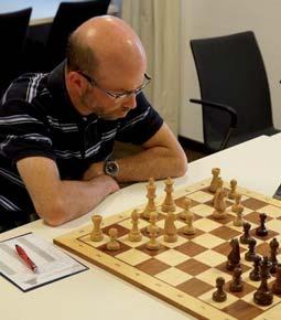 Es wurde in 5 Runden nach Schweitzer System gespielt. Toni Kottmair konnte sich mit 4 Siegen und einem Remis durchsetzen und die Königsbrunner Schnellschachmeisterschaft gewinnen.