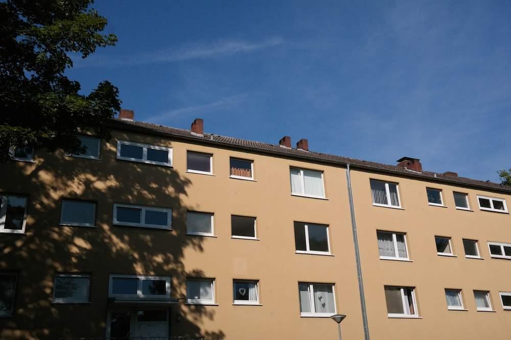 Gemütliche 4ZKDB mit Balkon in Bonn-Lannesdorf! 91qm, Laminatboden, PKW-Stellplatz, Wannenbad.