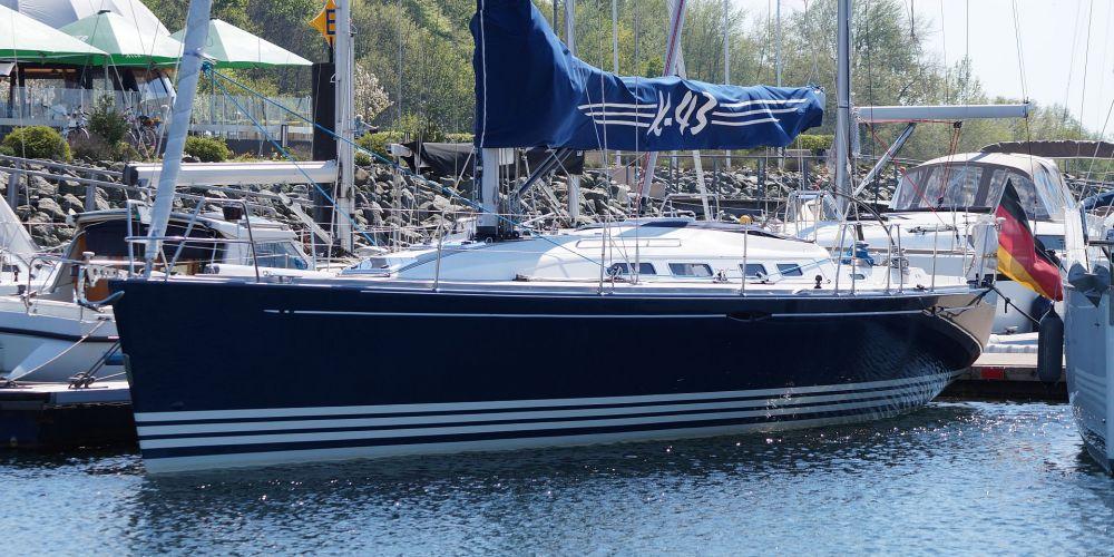 VERKAUFT Boot ist verkauft Rahmendaten Maße & Material Key Facts Modell Länge über alles 12.93 m Hervorragende Segeleigenschaften. Werft X-Yachts (DK) Breite 3.97 m in "Classic Layout" (L-Pantry).