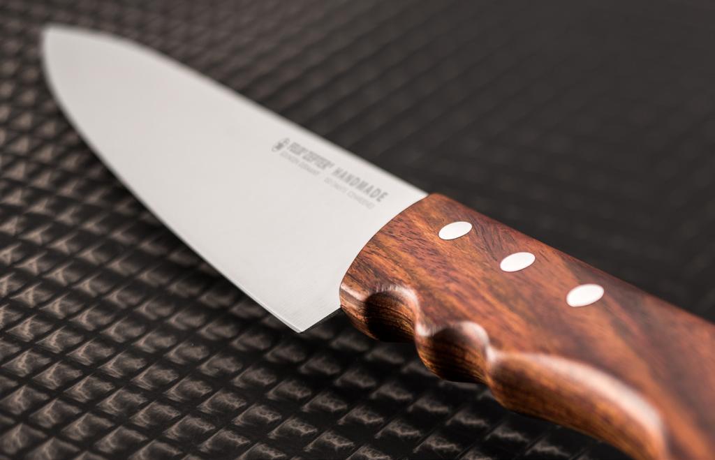 CUISINIER 291509 Gemüsemesser 3,5 = 9 cm* Paring knife CUISINIER besticht durch seine Form. Wie keine andere erinnert die Messerserie an die Tradition von FELIX.