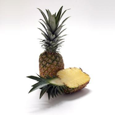 Ananas Die beliebte Tropenfrucht hat sich vom Exot zur "Südfrucht" gewandelt. Sie kann süß und saftig sein, aber auch noch herb und unreif schmecken.
