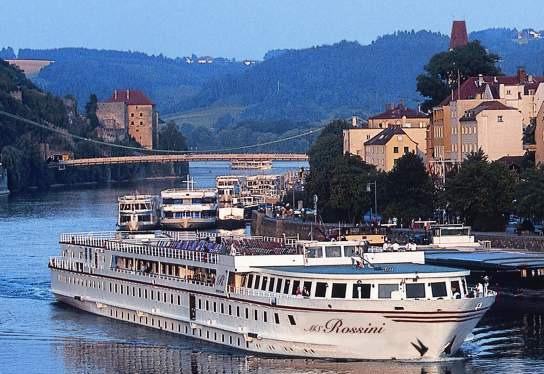 Flusskreuzfahrt auf der schönen blauen D o n