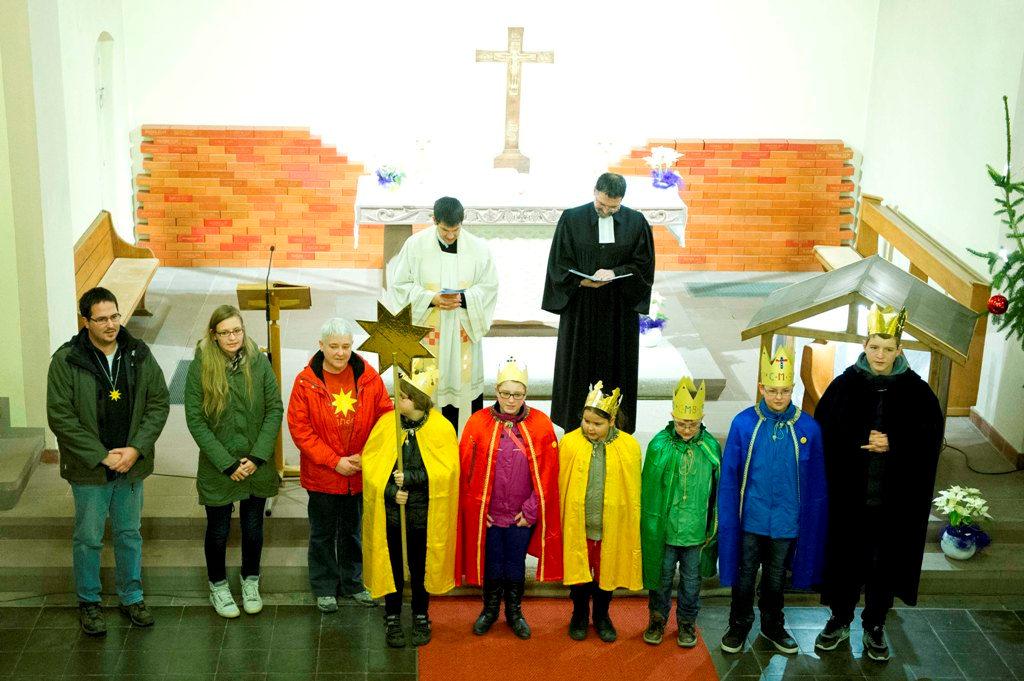 Aus der Gemeinde ÖKUMENISCHER NEUJAHRSGOTTESDIENST Am 1.1.2014 wurde um 17.00 Uhr ökumenisch das neue Jahr begonnen.