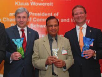 Eric Schweitzer und Stephan Schwarz, dass sie auch den Regierenden Bürgermeister Klaus Wowereit begrüßen konnten.