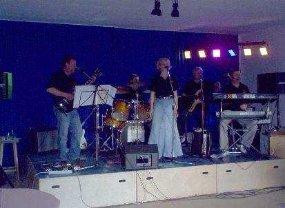 Riedl und die "Fenny Village Blues Band" / Foto unten vom 11.9.2009 zeigt die seit vielen Jahren fast unveränderte Besetzung: v. l. n. r.