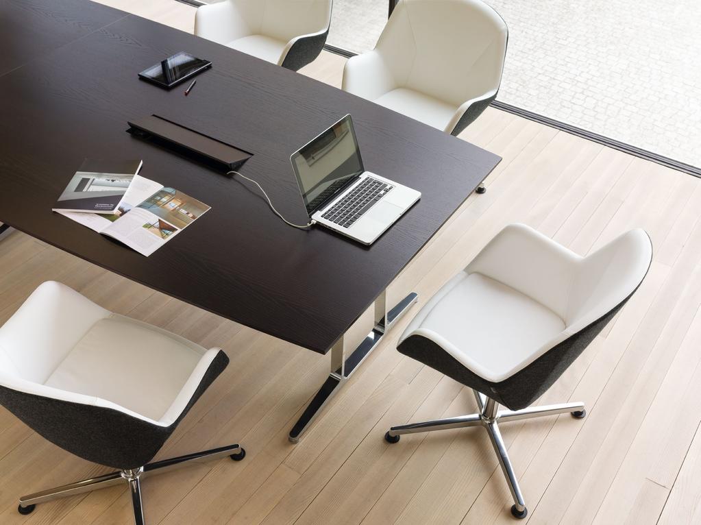 Für statische Meetingräume wurde das Tischsystem um einen Konferenztisch mit fixem Untergestell erweitert: