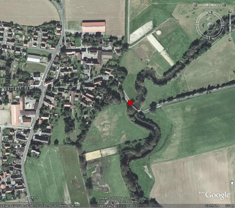 Kat. 2 Hier jetzt die alte Fischerbrücke in Leiferde. Diese Straße führt von Süd Stöckheim nach Leiferde und so auch andersrum.