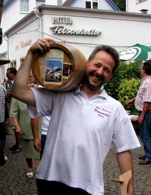 Bildnachlese von - Apfelwein unterm Hexenturm 2011, Idstein Vorstand Streuobstkreis MT 1.