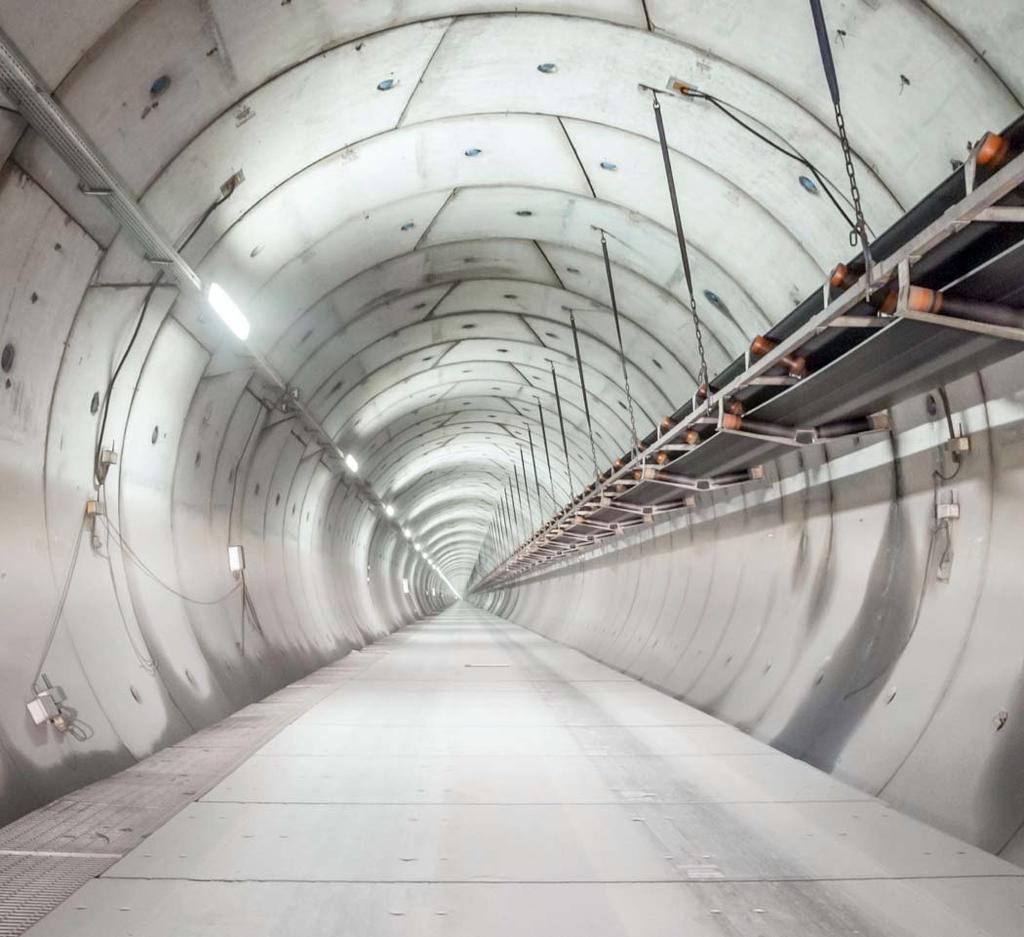 Brenner Basistunnel 64 km langer Tunnel Längste unterirdische Eisenbahnverbindung der Welt Europäisches Schlüsselprojekt Betrieb ab vsl.