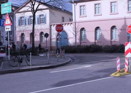 Karlstraße) o Unübersichtlich o