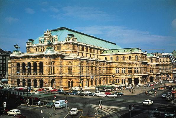 Spätromantischer Historismus Staatsoper Wien, 1861-1896 Funktionale Anordnung der Räume in Oper- und Theaterbauten Im 19. Jh.