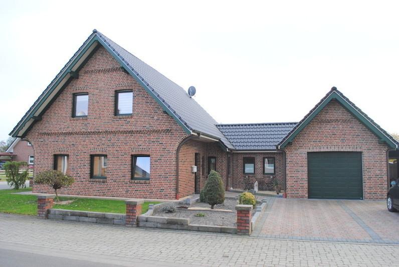 Neuwertiges Fehnhaus in ruhiger Wohnlage von Papenburg!! Kaufpreis: 295.000,00 Euro Käufercourtage beträgt 5,95 % inkl. ges. MwSt. Baujahr ca.: 2007 Wohnfläche ca.