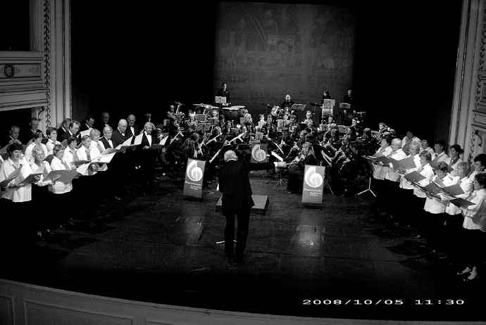 Anlässlich des Jahrestages der Deutschen Einheit gastierte im Görlitzer Theater das Sinfonische Blasorchester der Musikschule Solingen.