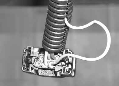 Aufrüstung Zuheizer Elektrische Ansteuerung Voyager Ansteuerung von Heizgerät und Umwälzpumpe Die Ansteuerung des Heizgeräts erfolgt am Stecker X (), PIN.