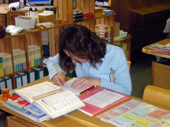 Hausaufgabenbetreuung Bei Hausaufgaben sollte es grundsätzlich so sein, dass diese durch das Schulkind, innert angemessener Frist, selbständig gelöst werden können.