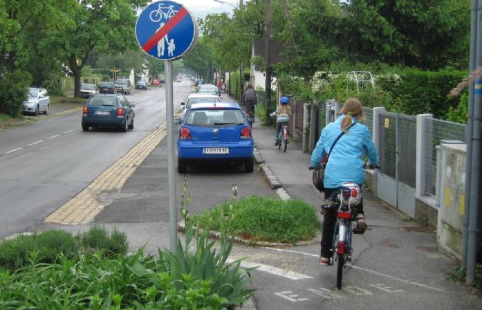 ) Meist besser: RadfahrerInnen auf VERKEHRSBERUHIGTE Fahrbahn Mischen: Immer Kompromiss: