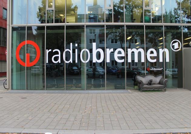 Sparte aktiv60 Besuch bei Radio Bremen buten un binnen / Bremen 1 / Bremen 4 / Nordwestradio Radio Bremen wurde 1945 als Anstalt des öffentlichen Rechts, als Landesrundfunkanstalt für die Freie