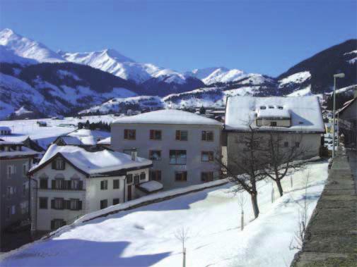 Es ist sowohl eine regionale Mittelschule im romanischen Bündner Oberland wie auch traditionsgemäss offen für Jugendliche aus der ganzen Schweiz. Seit 30 Jahren werden auch Mädchen unterrichtet.