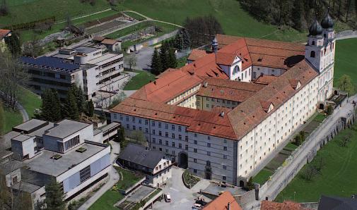 Hier wurde durch den Bischof von Chur um 750 ein Kloster errichtet, welches aber um 940 durch die Sarazenen zerstört wurde.