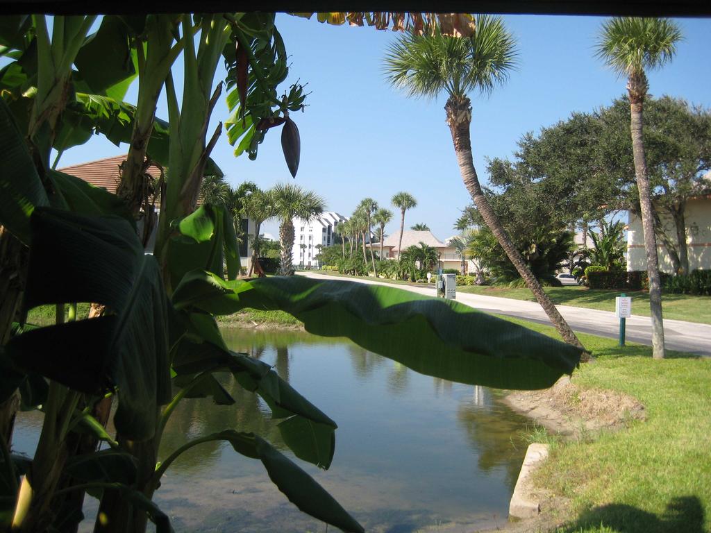 Ocean Club of Florida, Hutchinson Island, USA Die weitläufige, gepflegte Anlage besteht aus Florida typischen Apartmenthäusern unterschiedlicher Größe, Villen, und ein 9-Loch-Golfplatz, der das