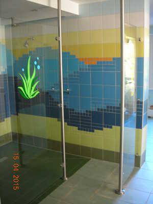 Türgriff, Steckdosen, Lichtschalter, Armaturen) taktil erfassbar Sauna Tür zum Saunabereich WC im Saunabereich Dusche im