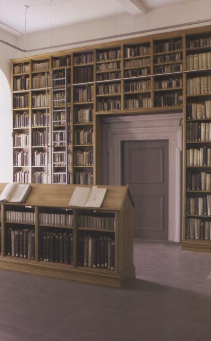 Bischofs von Naumburg, Julius Pflug, verleiht der Bibliothek ihre besonders herausragende Bedeutung. In knapp 1000 Bänden ist das Wissen des 16. Jh. zu finden.