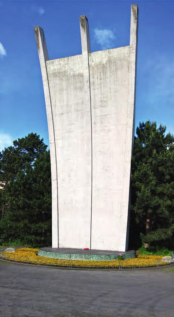 Kiez Protest zeigt Wirkung Bepflanzung des Luftbrückendenkmals Das tempelhofer journal berichtete in der Ausgabe 3-2016 über die kahle Hungerharke, die erstmalige Nichtbepflanzung des