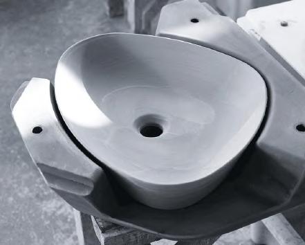 Einsparung Mit dem neuentwickelten Werkstoff können Waschschalenmodelle mit einer Wandstärke von 7 mm (statt 11 mm) und einem Gewicht von 7,4 kg (statt 10,3 kg) gefertigt werden.