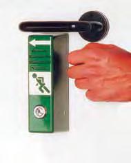 Berechtigte Personen benutzen nicht die Klinke, sondern öffnen die Schlossfalle mit dem Schlüssel, um die Tür alarmfrei zu öffnen.