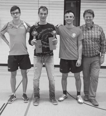 Tischtennis Sieger Udo Laube mit Abteilungsleiter Franz Amann und den Turnierleitern Kölbl/Heindl mit Humor nahm. Auch die neue Nr.