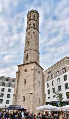 8 KURZ + KNAPP Der 54 Meter hohe Wasserturm am Steigenberger Hotel in Braunschweig.