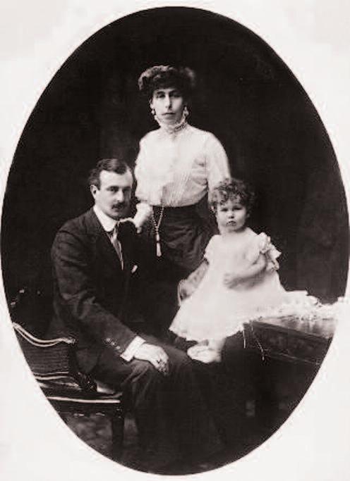 Von seinen fünf Kindern aus der 1894 mit Feodora (1866 1932), Tochter des Fürsten Hermann zu Hohenlohe-Langenburg, geschlossenen Ehe, fiel 1918 Erbprinz Emich Ernst (*1896) vor Ende des Ersten