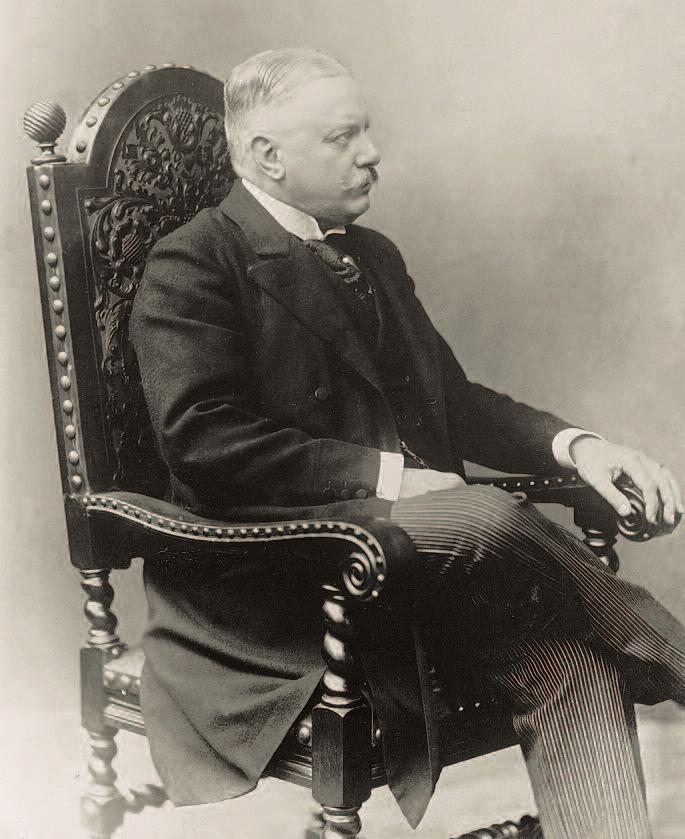 Bernhard von Bülow (1849 1929), von Oktober 1900 bis Juli 1909 Reichskanzler des Deutschen Kaiserreichs beiden Söhne übernahm. Er hatte ein Jahr zuvor erneut geheiratet.