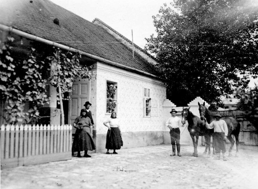 Innenhof in der Towarischgasse (rechts) 1938 Nikola