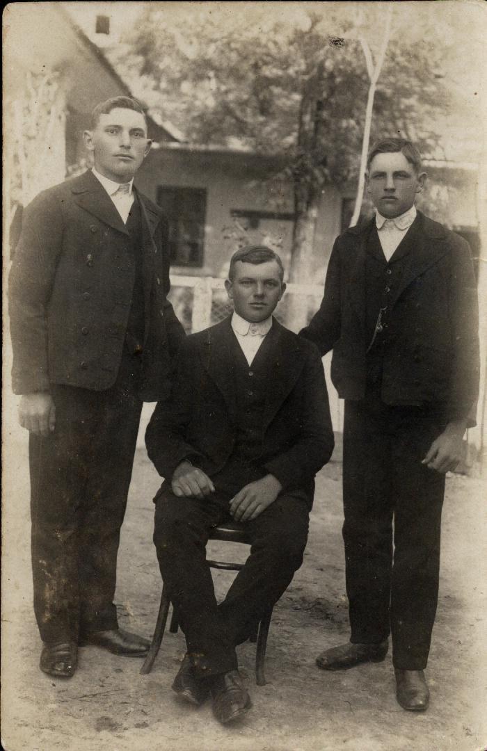 Drei Kameraden 1922: v.l.