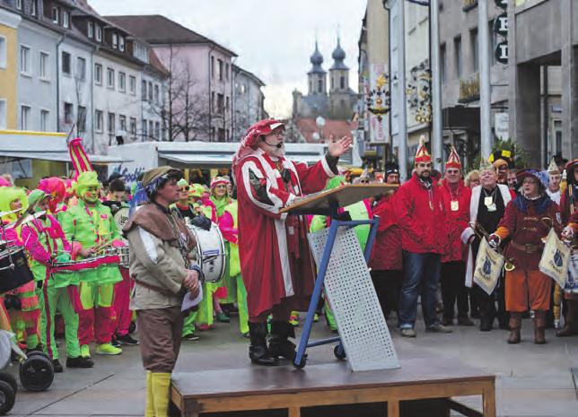 Foto: Heintzen Bei der Rathausstürmung verteidigten die Oberbürgermeisterin und der