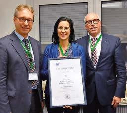 Im Rahmen der Gremialausschusssitzung erhielt Theresia Griebel, Inhaberin der Wir-für-Sie Parfümerie Lux e.k.