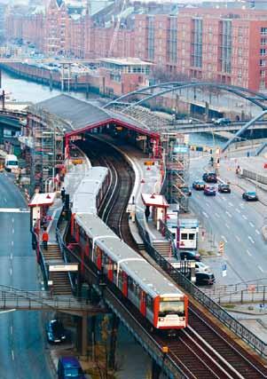 Der Hauptbahnhof mit seinen Regionalund Intercity-Verbindungen ist nur drei