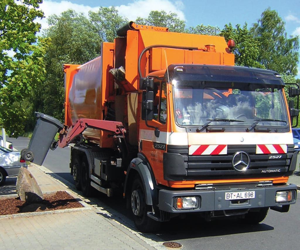 Service rund um Müllabfuhr und Gebühren 15 So steht Ihre Tonne richtig Im Landkreis Bayreuth werden für die Entleerung der Mülltonnen moderne Seitenlader eingesetzt, bei welchen der Fahrer die