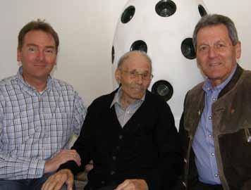 8 Dies und das Ein ungleiches Verhältnis Es steht derzeit NULL zu ACHT bei den Ältesten unserer Gemeinde (HR) Am 3. März dieses Jahres durften wir Herrn Anton Eberhart, Eggenstall, zu seinem 90.