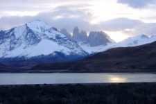 Alternativ besuchen Sie zwischen April und September am Tag 9 die Halbinsel Chiloé mit ihren wunderschönen Holzkirchen, reisen an Tag 10 zurück nach Santiago und verbringen anschließend 2 Tage im